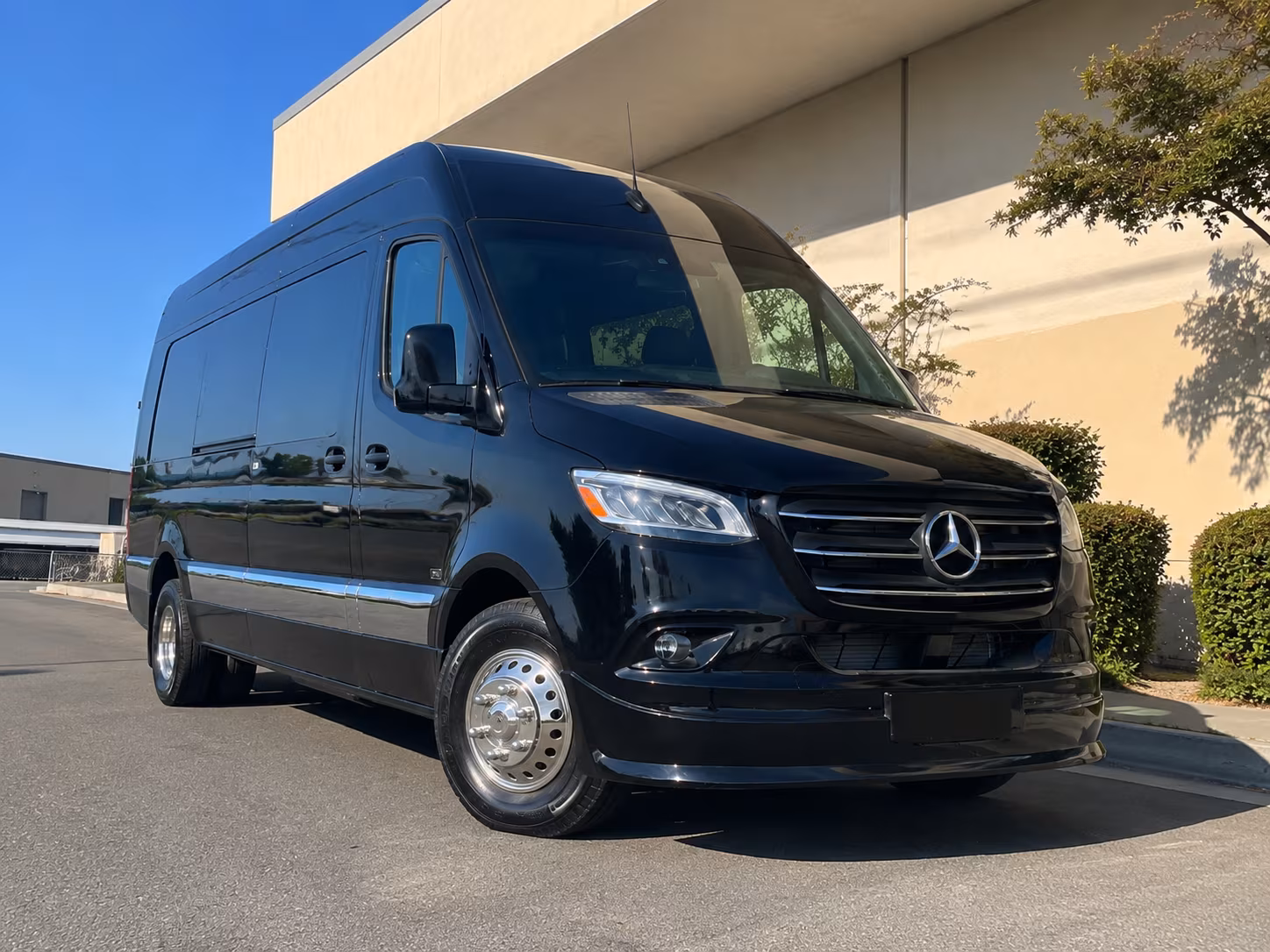 find the perfect transportation for your next airport transfer 3