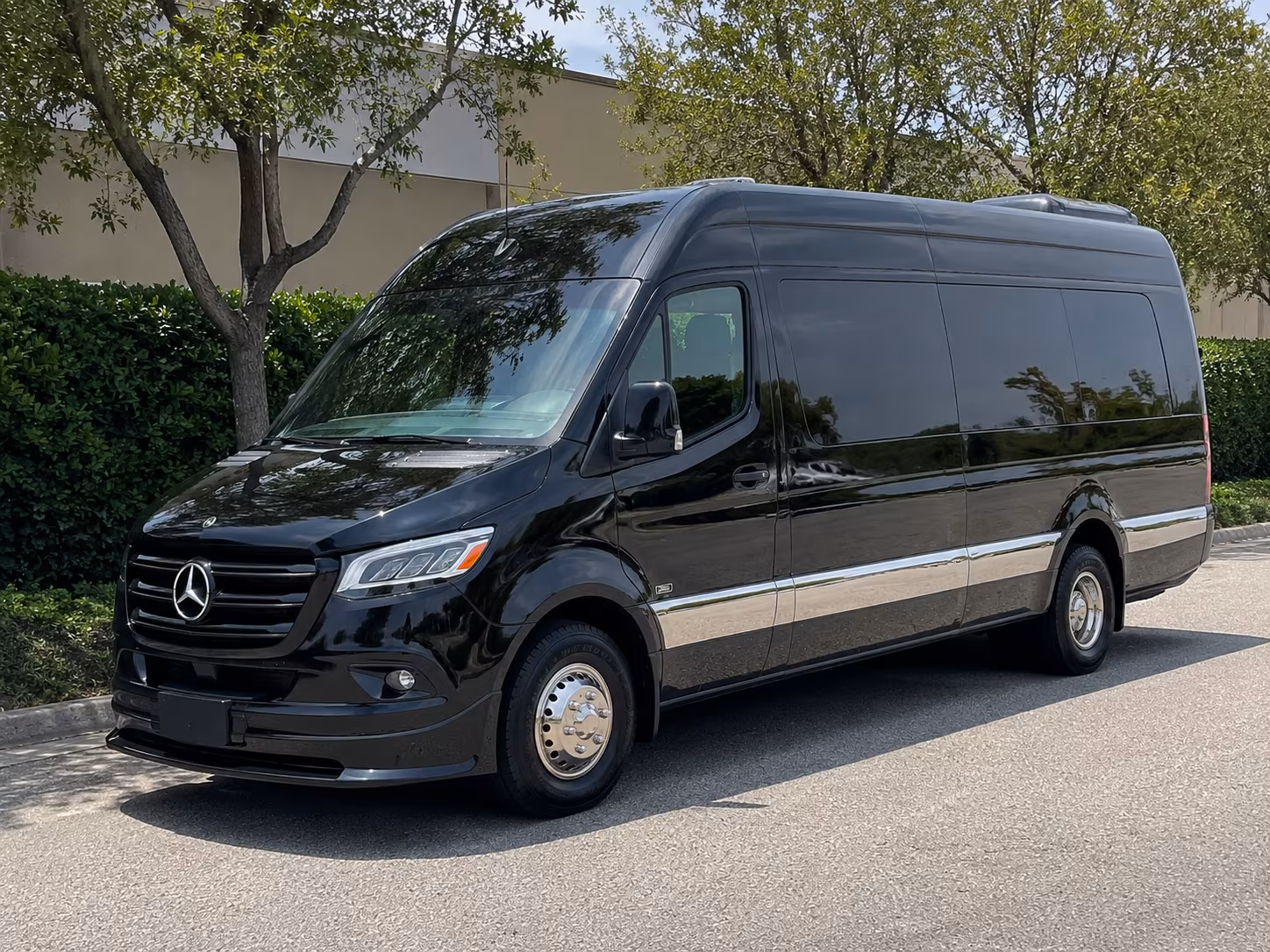 find the perfect transportation for your next airport transfer 4