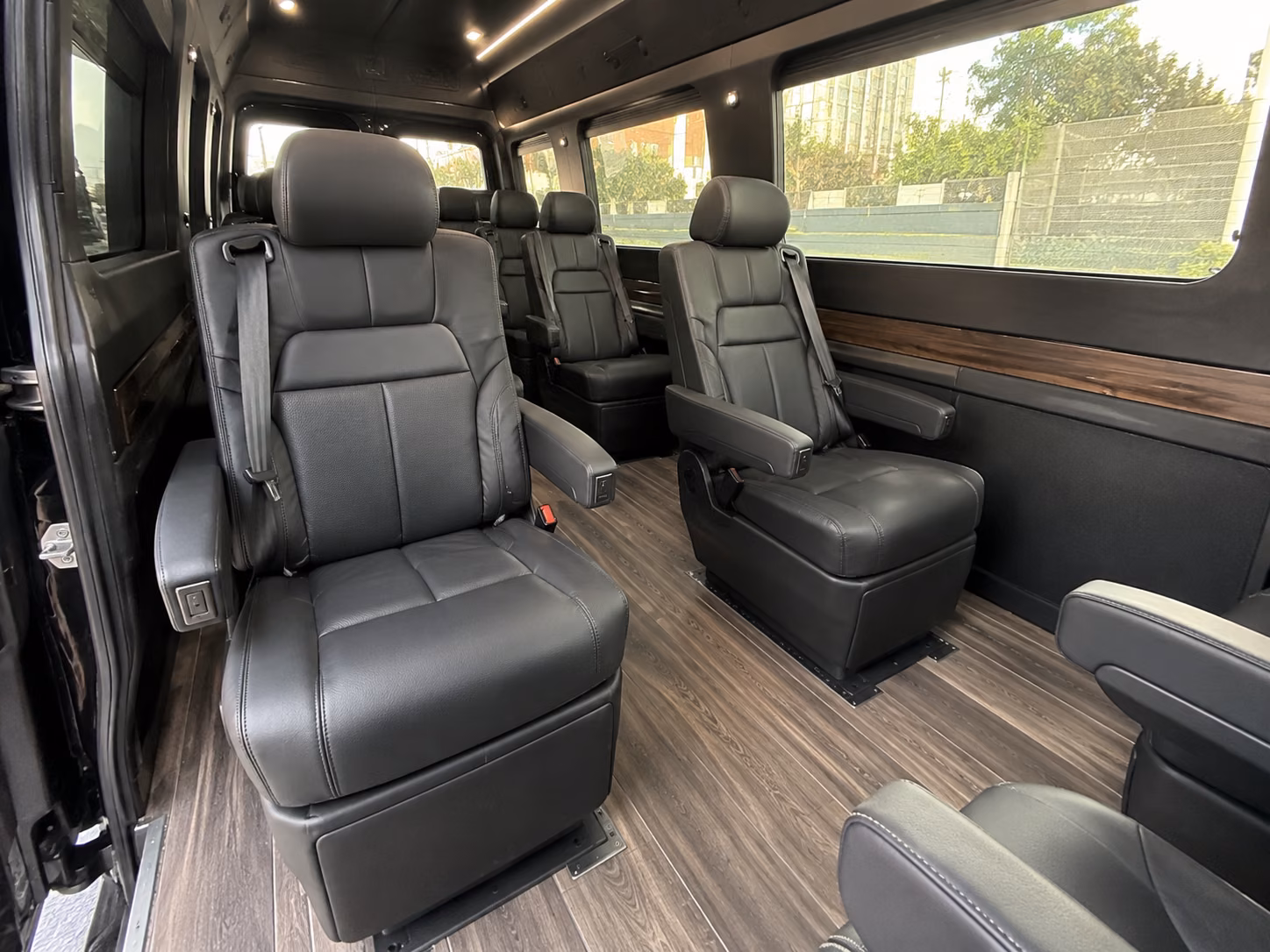 find the perfect transportation for your next airport transfer 5